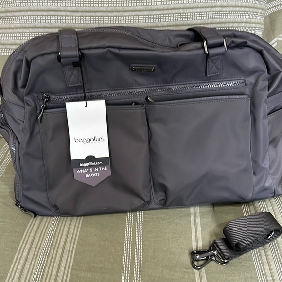 Baggallini Weekender Bag - Picture 3 of 6